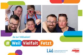 Lustige Fotos von Teilnehmenden in der Fotobox. Sie lachen in die Kamera und ziehen Grimassen. Darunter steht der Schriftzug "#Weil Vielfalt fetzt"